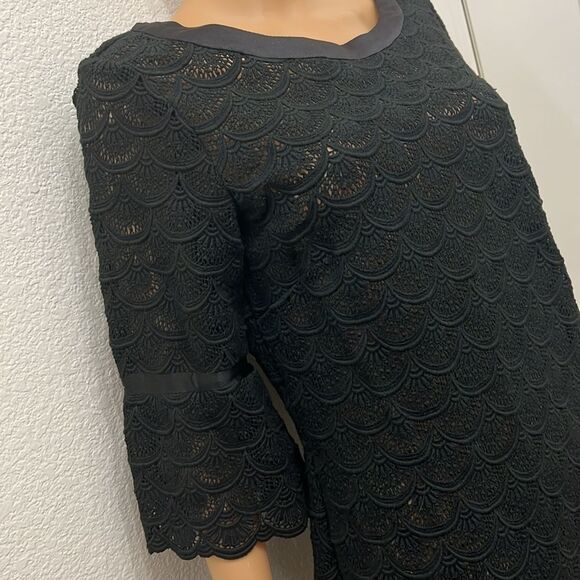 ECI Black Sheath Mini Dress Sz 6 Bell Sleeve Scallop Crotchet Ribbon Accent - Picture 4 of 11